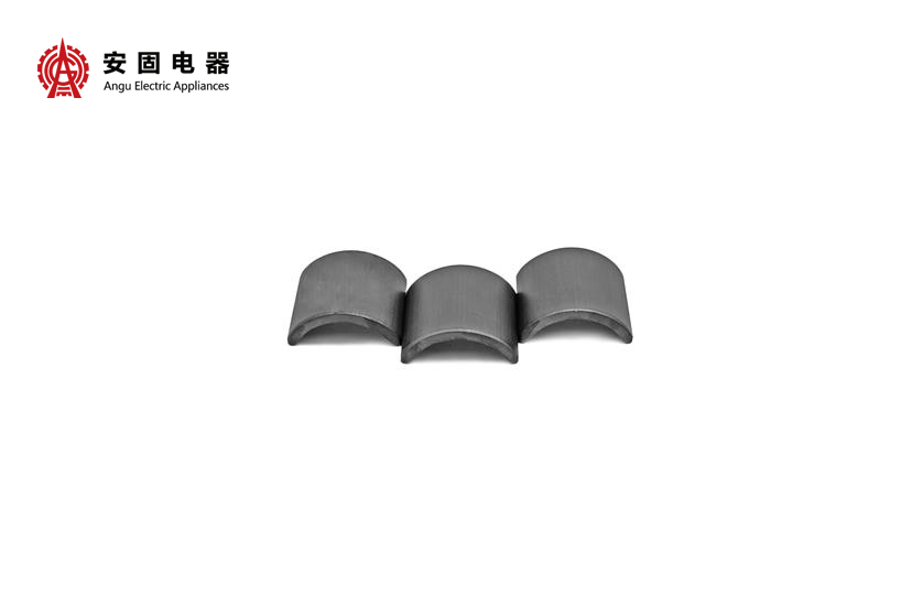 High performance ferrite arc magnet